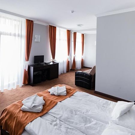 Hotel Opal Zalău エクステリア 写真