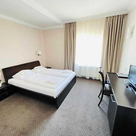Hotel Opal Zalău エクステリア 写真