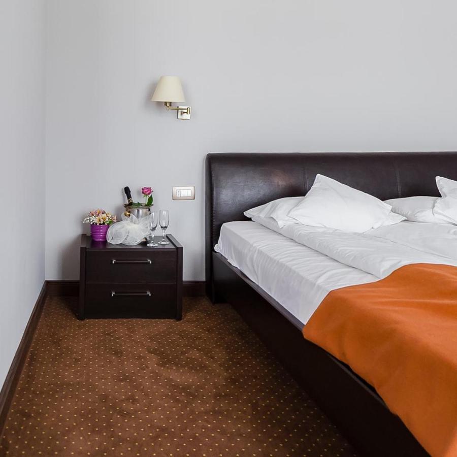 Hotel Opal Zalău エクステリア 写真
