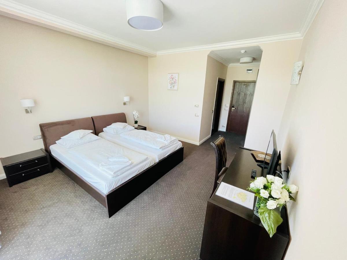 Hotel Opal Zalău エクステリア 写真
