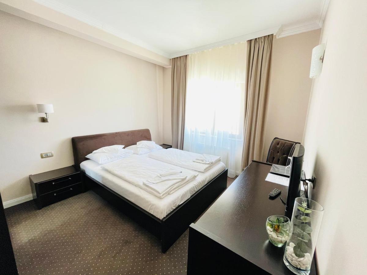 Hotel Opal Zalău エクステリア 写真