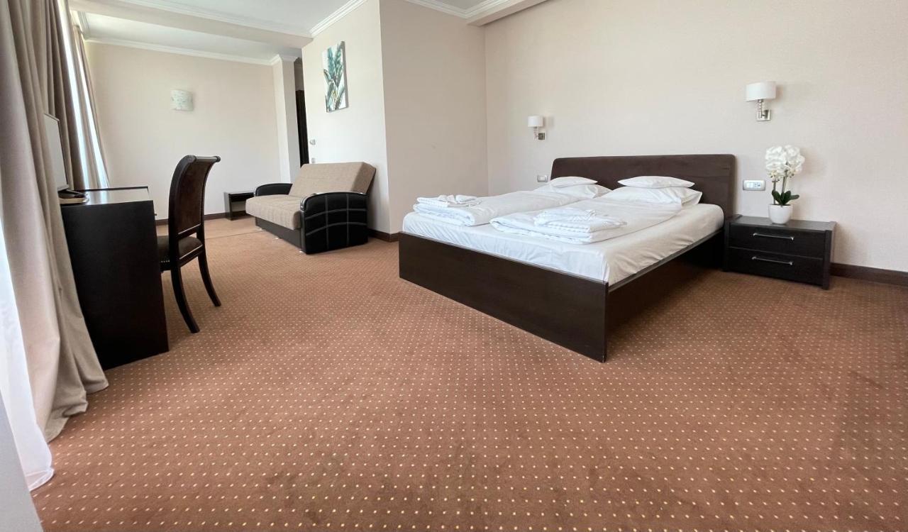 Hotel Opal Zalău エクステリア 写真