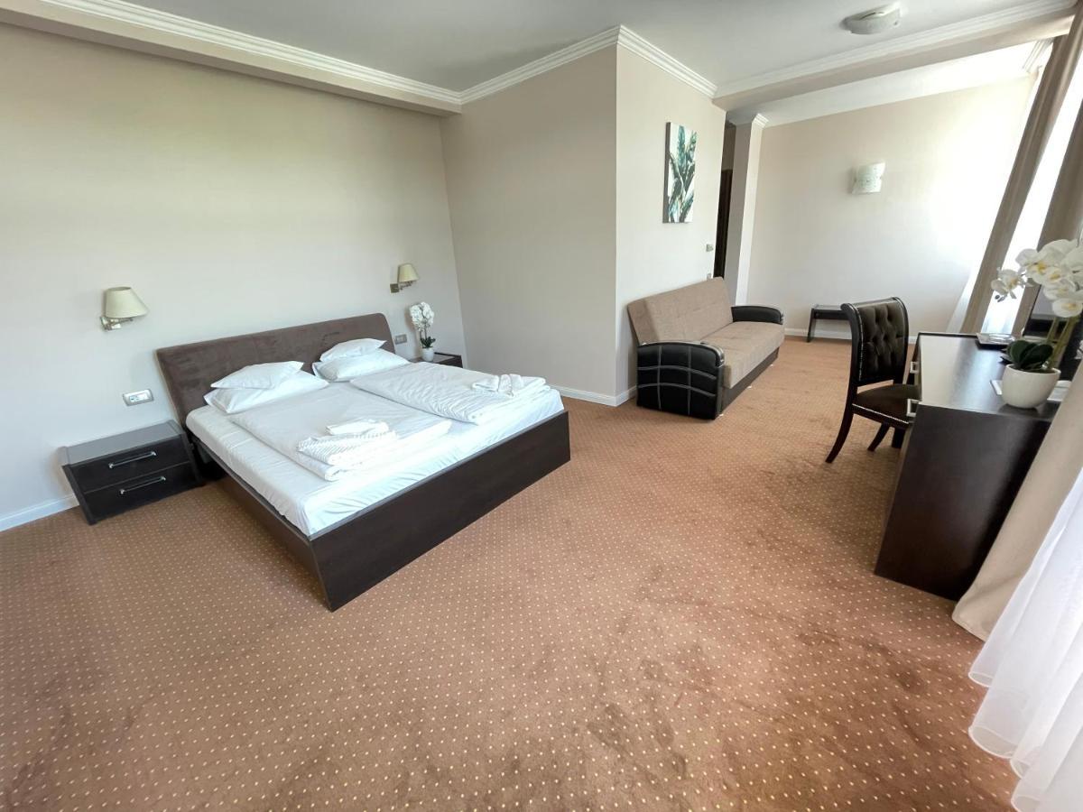 Hotel Opal Zalău エクステリア 写真