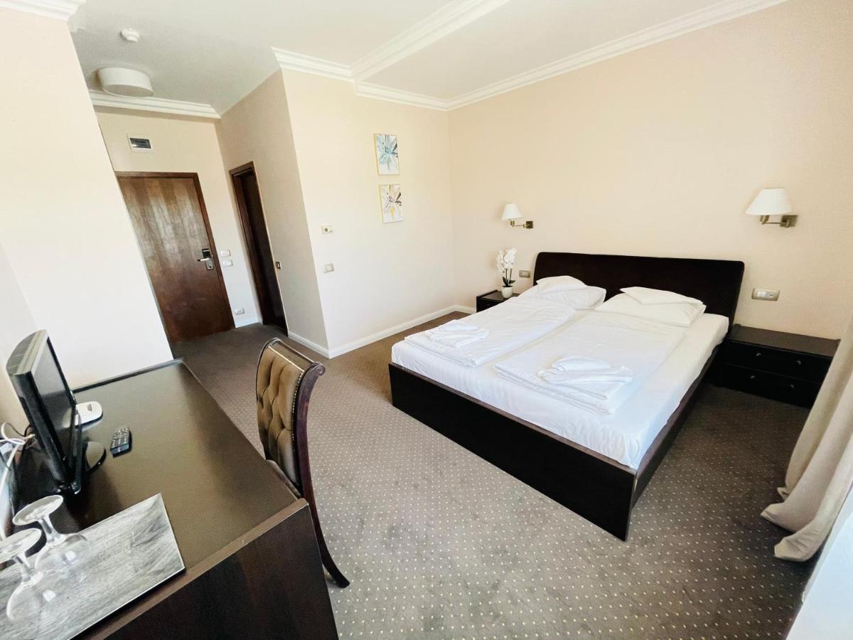 Hotel Opal Zalău エクステリア 写真